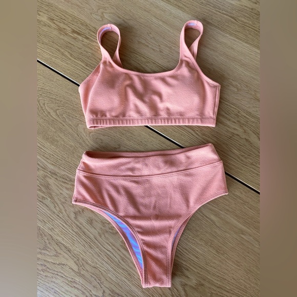 Cheeky peach colour bikini. - Picture 1 of 4
